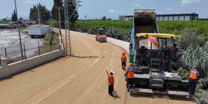 Mersin’de 4 mahallenin ortak kullandığı yol yenilendi