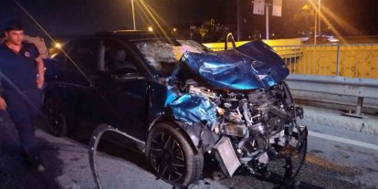 Ümraniye’de hafif ticari araç ile otomobil çarpıştı: 4’ü ağır, 6 yaralı