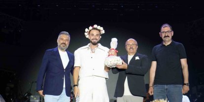 Sarımsak festivalinde sahne alan Sefo, binlerce vatandaşa unutulmaz bir gece yaşattı