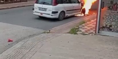 Batman’da seyir halindeki otomobil alev aldı