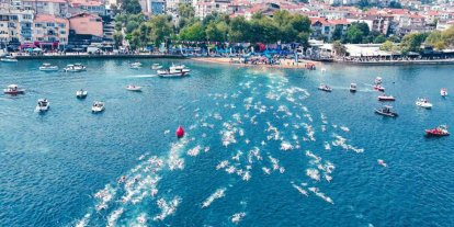 İzmit Körfezi’ni yüzerek geçtiler