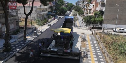 Manisa Büyükşehir Belediyesi, Salihli’de 4 caddeyi sıcak asfaltla yeniliyor