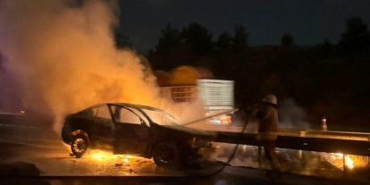 Belen’de yanan otomobil kullanılmaz hale geldi