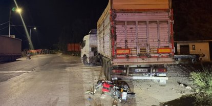 Manisa’da motosiklet park halindeki tıra çarptı: 1 ölü
