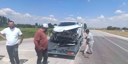 Çorum’da pikap ile otomobil çarpıştı: 2 yaralı