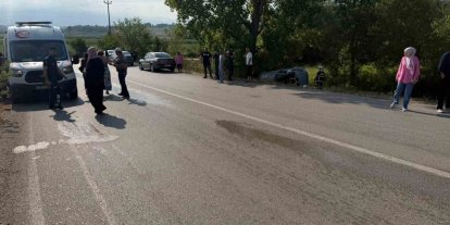 Yoldan çıkan otomobil ağaçlık alanda yan yattı