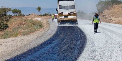 Aydın’ın 17 ilçesinde yol çalışmaları sürüyor