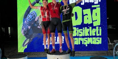 Büyükşehir’in genç pedalları Türkiye Şampiyonası’nda kürsüde