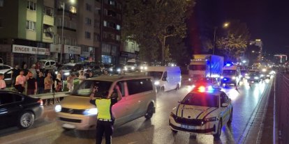 Bursa’da alkollü şahıs metro direğine çıktı: Ulaşım durdu, elektrik kesildi