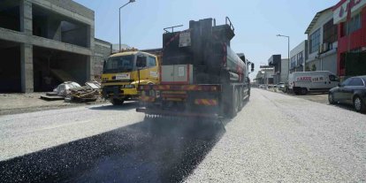 Kahramanmaraş Büyükşehir Belediyesi’nden Yeni Sanayi Sitesi’nde asfalt mesaisi
