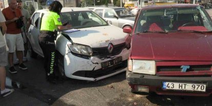 Tavşanlı’da iki otomobil kavşakta çarpıştı: 1 yaralı