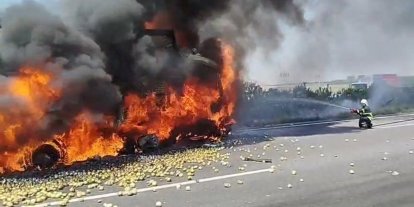 Otoyolda feci kaza: Tır alev aldı, 1 kişi hayatını kaybetti