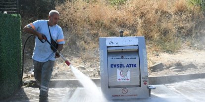 Kuşadası’nda temizlik mesaisi aralıksız sürüyor