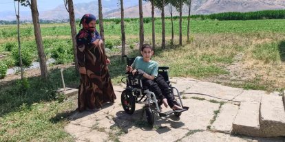 Spina Bifida hastalığı bulunan Yusuf’a akülü sandalye desteği