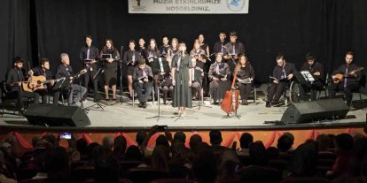 Ahlat’ta "gönülden ezgilere" gecesi: Özel bireyler ve öğrencilerden unutulmaz konser