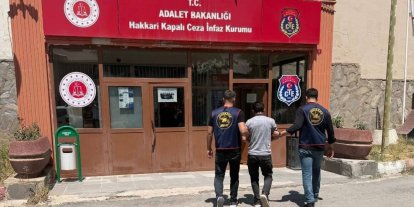 Hakkari’de aranan 2 şahıs JASAT tarafından yakalandı