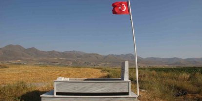 149 yıldır Erzurum Ovası’nda nöbet tutan şehidin mezarı yenilendi