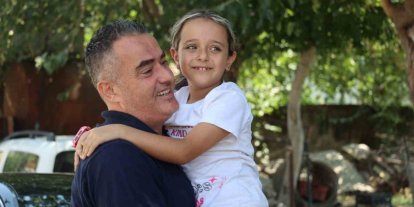 Yangında bisikleti yanan Hazal’a Başkan Arıcı, yeni bisiklet hediye etti