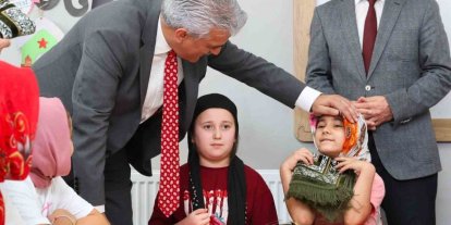 Vali Makas, Kültür Mahallesi’nde öğrencilerle buluştu