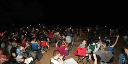 Binlerce kişi Perseid meteor yağmurunu izlemek için Yenişehir’e akın etti