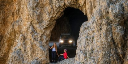 Bir asırdan fazla süren mücadelenin eseri: Taş Yolu turistlerin gözdesi