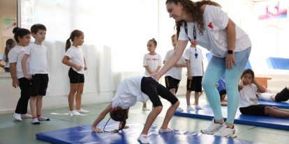 Efeler’de minikler jimnastikle güçleniyor