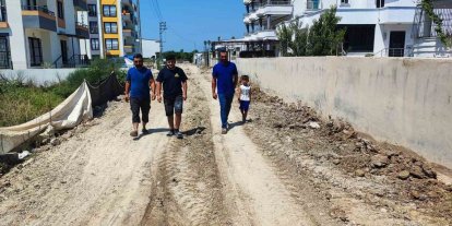 ASKİ yapmayınca, vatandaşlar kanalizasyon hattını kendi imkanlarıyla döşedi