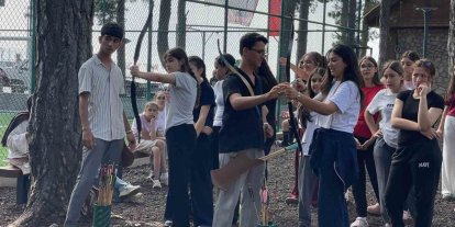 Osmaniye’de öğrenciler telefondan uzak, doğayla iç içe kamp yapıyor