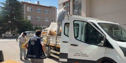 Kütahya’da emekli profesörün iki dairesinden tonlarca eşya ve çöp çıktı