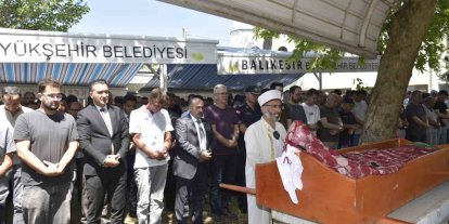 Balıkesir’de kazada hayatını kaybeden çocuk son yolculuğuna uğurlandı