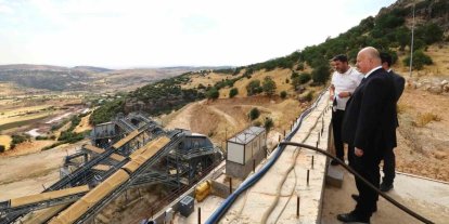 Vali Küçük, taş kırma ve eleme tesisinde incelemelerde bulundu