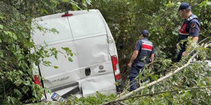 Samsun’da minibüs şarampole yuvarlandı: 2 yaralı
