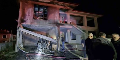 Kulu’da inşaatın garajındaki traktör yandı