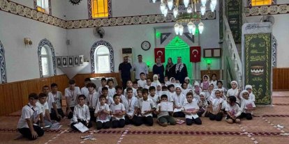 Burhaniye’ de çocukların hatim sevinci