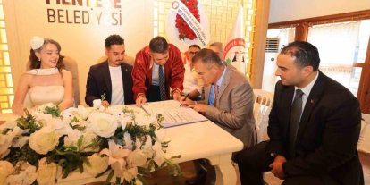 Vali Akbıyık şehit yakınının nikâhında şahitlik yaptı