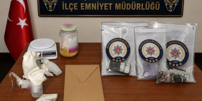 Bolu’da park halindeki otomobilden 100 bin liralık uyuşturucu çıktı: 2 tutuklama