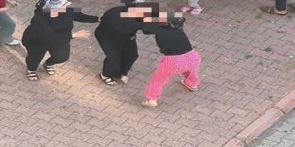 Kayseri’de iki kadının saç başa kavgası kamerada