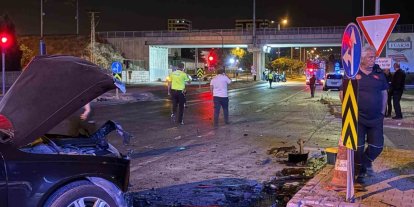 Kayseri’de kazaya karışan otomobil, çarpışmadan 200 metre sonra ancak durabildi: 1 yaralı