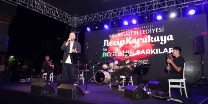 Çarşı Melikgazi’de nostaljik şarkılar gönülleri fethetti
