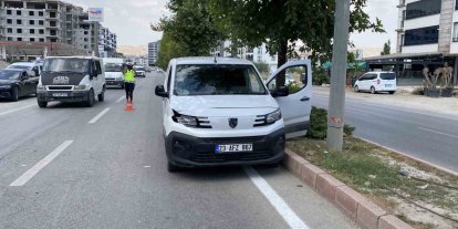 Elazığ’da hafif ticari aracın çarptığı kadın ağır yaralandı