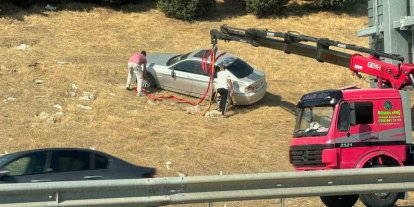 Bursa’da otomobil bariyerleri aşarak tarlaya uçtu