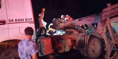 Beykoz’da hafriyat kamyonu otomobille çarpıştı: 1’i ağır, 3 yaralı