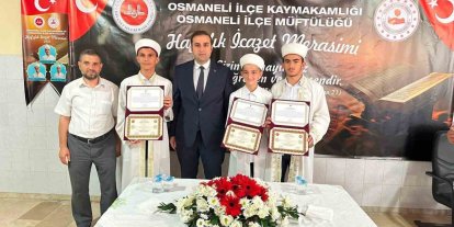 Hafızlık eğitimini tamamlayan öğrenciler belgelerini aldı