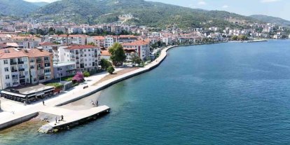 Gölcük Değirmendere sahiline 200 metrelik dalgakıran inşa edildi