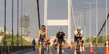 Dünyanın ilk ve tek kıtalararası triatlon heyecanı İstanbul’da yaşandı