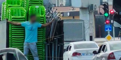 Kamyonetin kasasında tehlikeli yolculuk