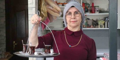 Önyargıları çay bardağında eritti: 5 çocuk annesi kıraathane işleterek aile geçindiriyor