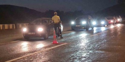 Trafik polislerinden gece denetimi