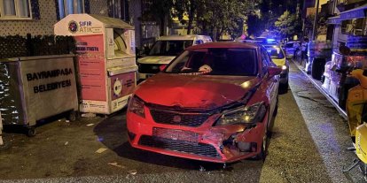Hasta taşıyan ambulans otomobil ile çarpıştı: 3 kişi yaralandı