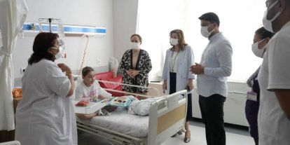 Aydın’da tedavi gören minik hastalara moral oldular